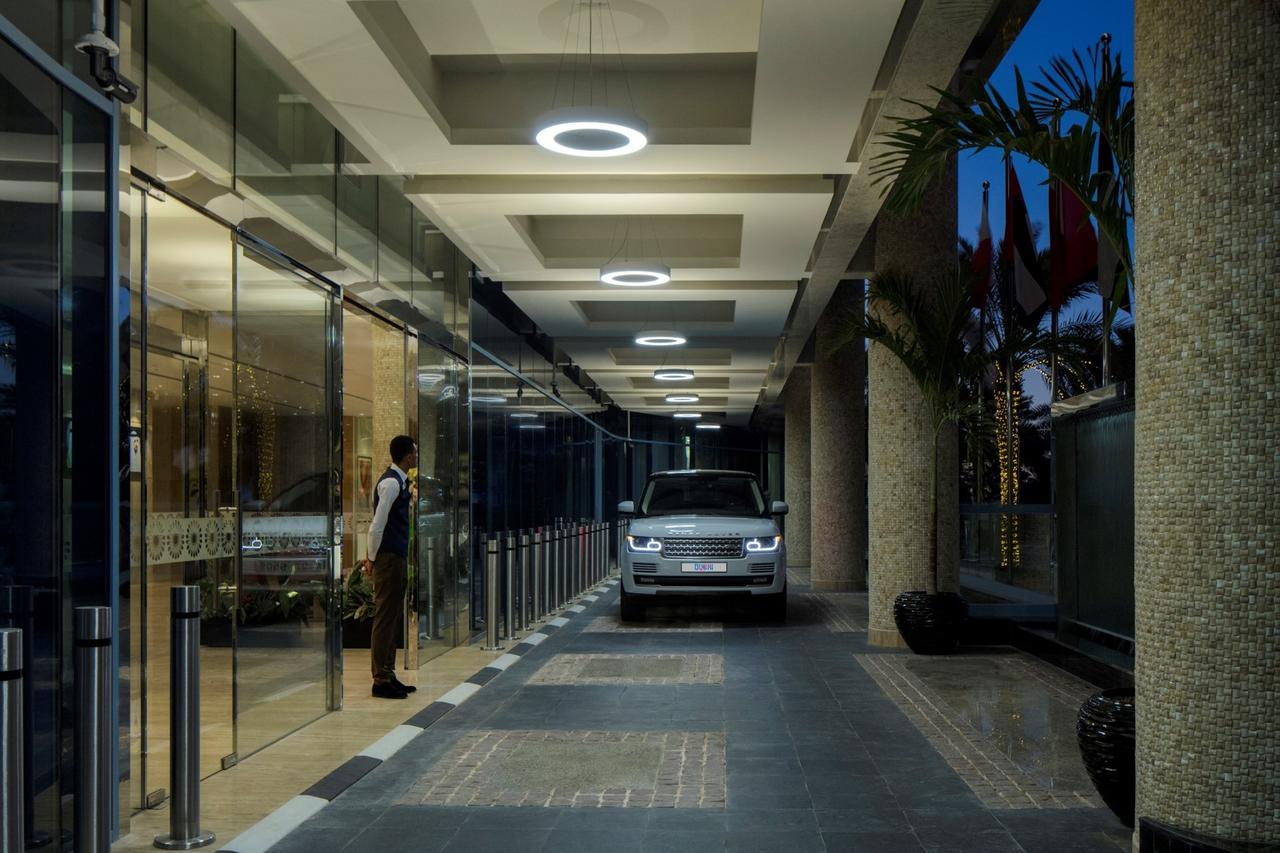 Radisson Blu Hotel Apartment Dubai Silicon Oasis מראה חיצוני תמונה