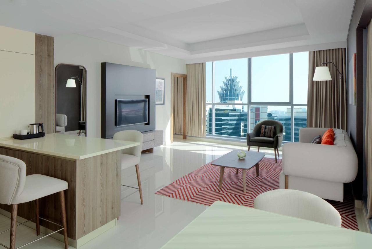Radisson Blu Hotel Apartment Dubai Silicon Oasis מראה חיצוני תמונה